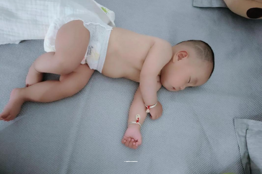 大悟两个月宝宝肚子胀气